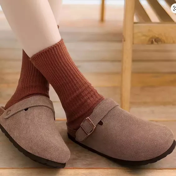 Crestar Zuecos de gamuza 