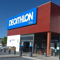 El outlet de Decathlon agota por menos de 35 euros la sombrilla plegable que no ocupa espacio y que resiste todo   