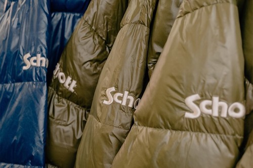 El Corte Inglés inicia en su outlet una liquidación de abrigos Schott a más de la mitad de precio para empezar el otoño con buen pie 