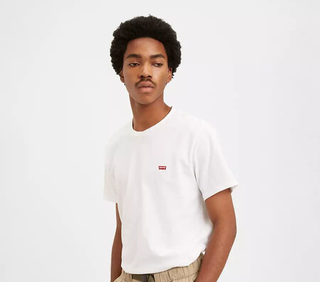 Súper oferta: la camiseta de Levi's más vendida de Amazon ahora con hasta un 30% de descuento