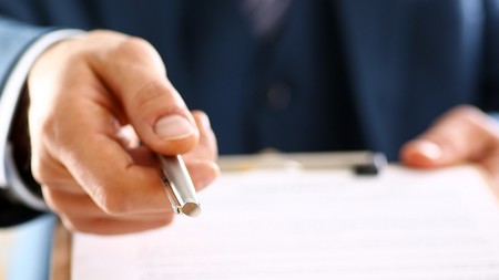 El bueno, el feo y el malo en las comisiones bancarias: ¿es posible evitarlas?