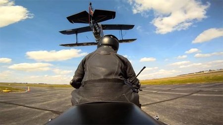 Airplane Tail Grab, la acrobacia extrema con una Go-Pro