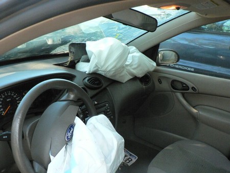 La NHTSA alerta sobre los coches con airbags falsificados