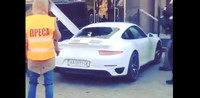 Dolorpasión™: los manifestantes en Ucrania  y el Porsche 911 Turbo de uno de sus ministros