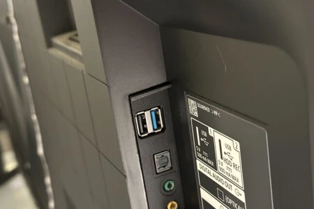 Android TV を搭載した TV Box またはテレビには USB ポートがあります。 Apple TVはそうではありません