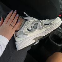 New Balance rebaja sus nuevas zapatillas tipo 530 que más vamos a llevar este otoño para olvidarnos del dolor de pies 