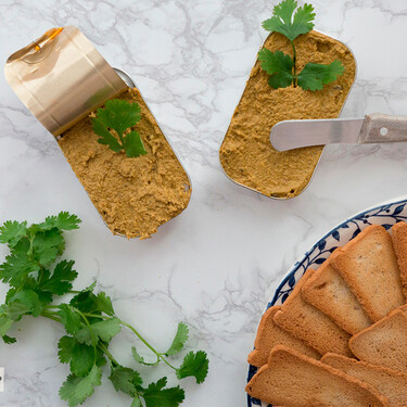 Si unes quesitos, dos latas de mejillones y un poco de mayonesa tienes el paté de marisco más barato y rico del mundo 