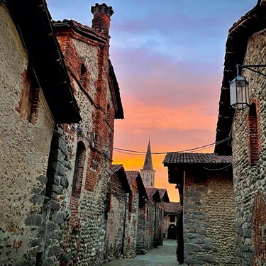 A una hora de Milán se encuentra uno de los pueblos medievales mejor conservados de Europa