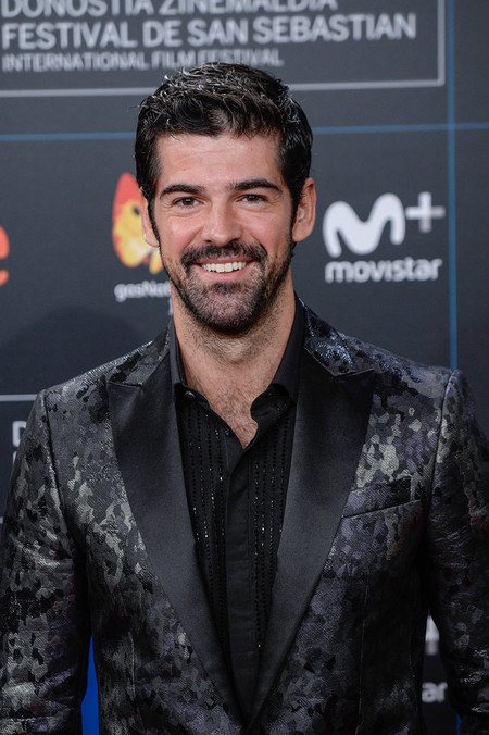 Mucho brillo en un look desafortunado: Miguel Ángel Muñoz en el San Sebastian Film Festival
