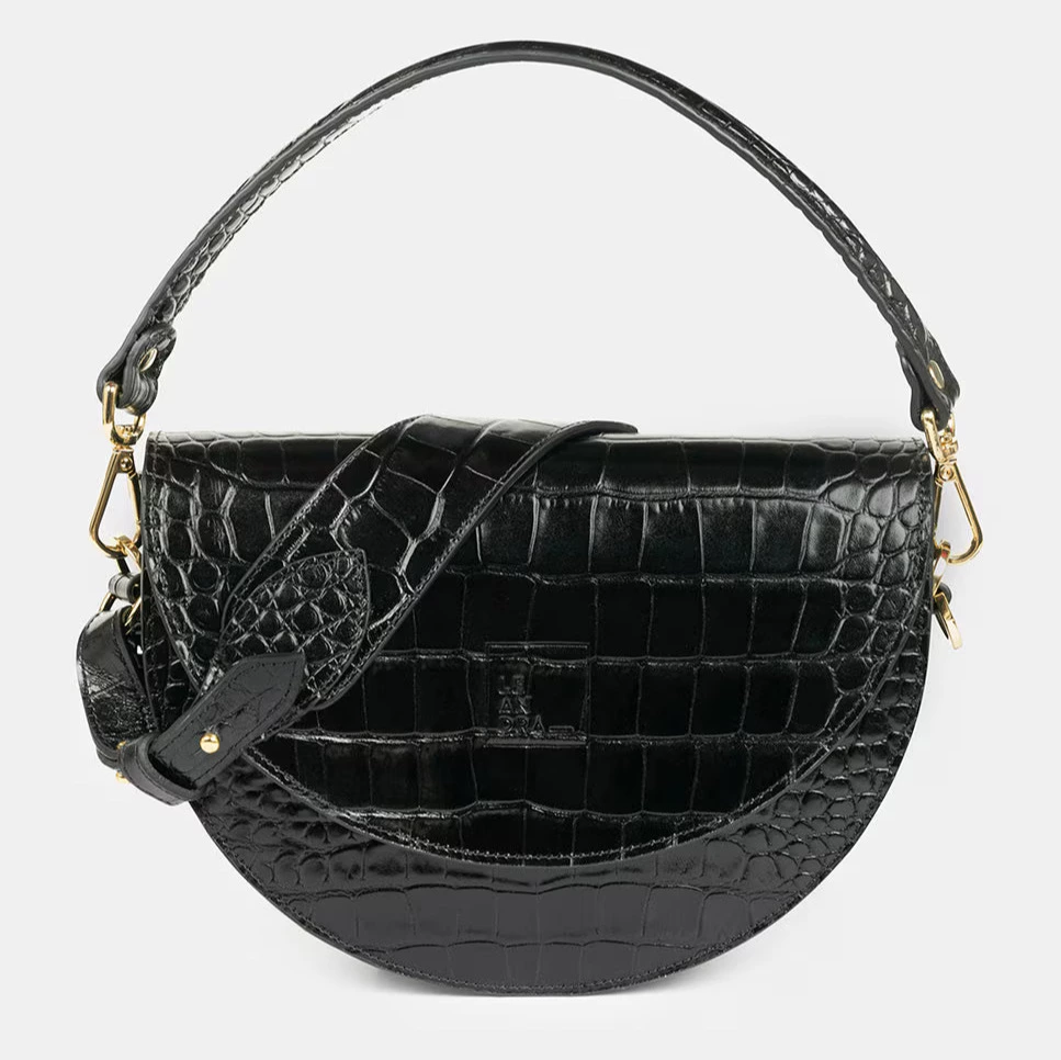 Leandra
Bandolera de mujer multiposición de piel grabada en coco tipo saddle en color negro