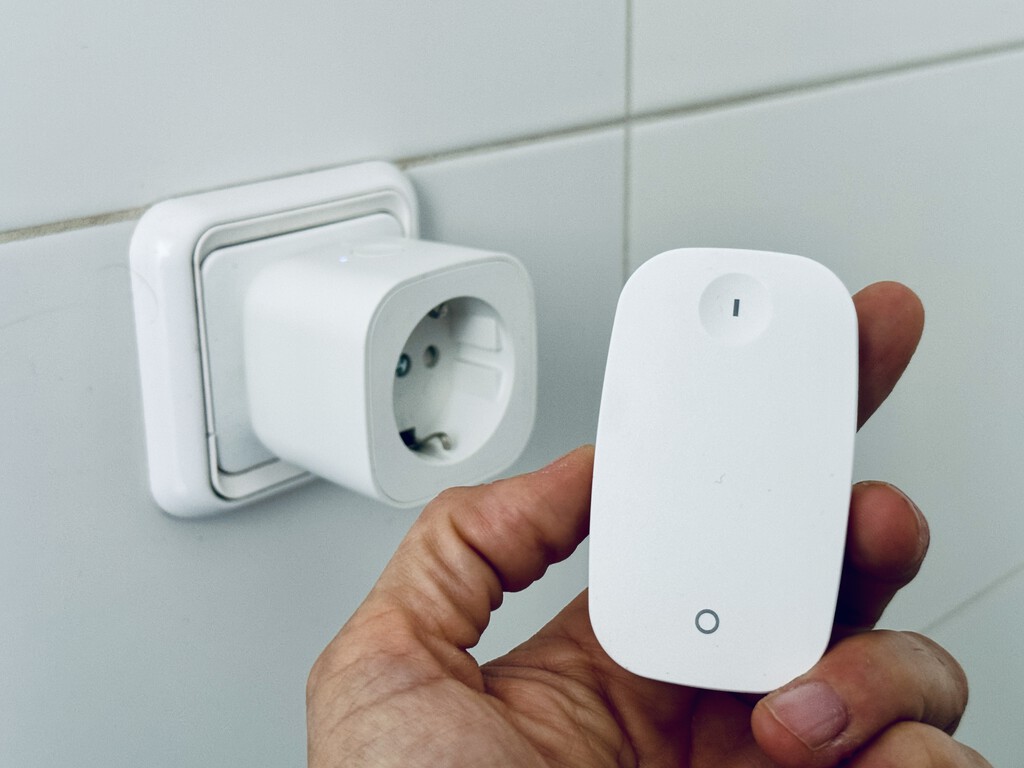 Fui a IKEA a comprar muebles y acabé con su enchufe con mando a distancia: lo barato a veces sorprende