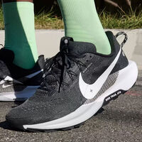 Por fin Nike rebaja unas zapatillas para correr en cualquier parte: resisten todo y puedes conseguirlas más baratas que nunca 