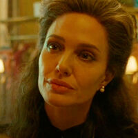 Angelina Jolie intentó que alguien la matara, pero fue el mismo asesino quien acabó salvándola: "Era una persona bastante decente"