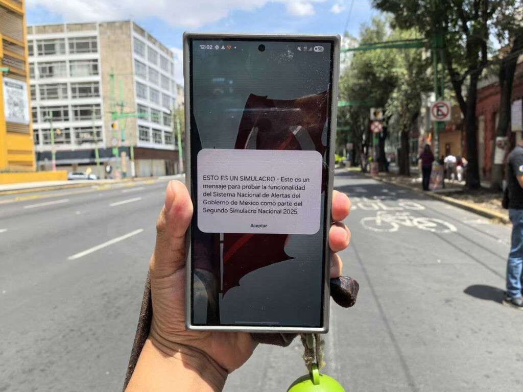 “ESTO ES UN SIMULACRO”: así sonó la alerta en celulares de todo México durante el Segundo Simulacro Nacional 2025 . Noticias en tiempo real