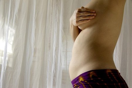 Logran que una mujer sin ovarios se quede embarazada
