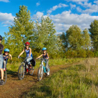 Niños en bicicleta, niños más sanos y felices