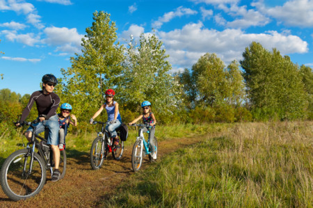 Niños en bicicleta, niños más sanos y felices