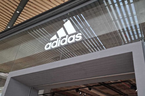 Las zapatillas Campus o la chaqueta del Real Madrid bajan de precio: Adidas las deja al 50% de descuento y van a volar  