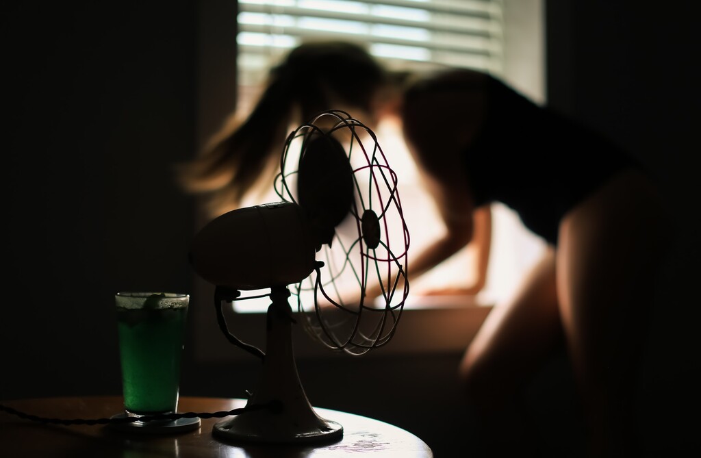 Cinco ventiladores con modo silencio para conciliar el sueño en las noches de calor