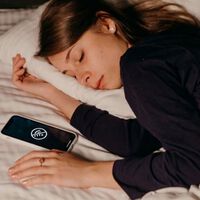 Desactiva el WiFi del celular en las noches tiene sus beneficios, pero un mejor descanso no es uno de ellos 
