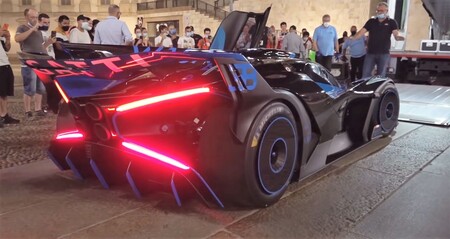 ¡Sube el volumen! El imponente y extravagante Bugatti Bolide ruge en las calles de Milán