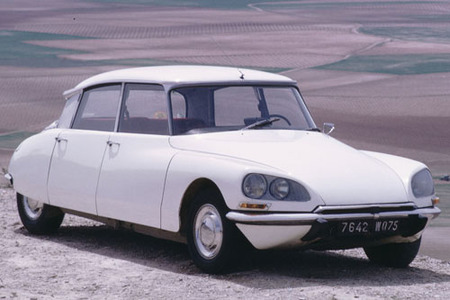 Citroën DS, el coche más bello de todos los tiempos según Classic & Sports Car