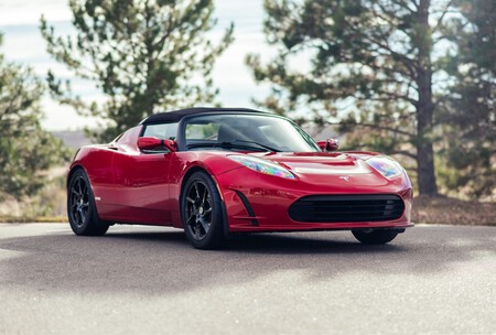 Un prácticamente nuevo Tesla Roadster 2.5 Sport 2011, está en subasta y ya rebasó el millón de pesos