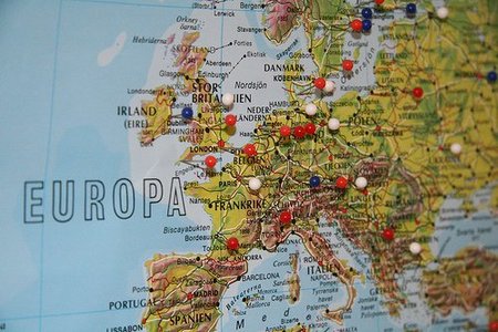 Crisis avanza hacia Francia, Bélgica y Holanda