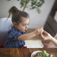 "Tengo una hija que come muy mal y es desesperante": mi experiencia como madre, preocupaciones y los trucos que nos funcionan