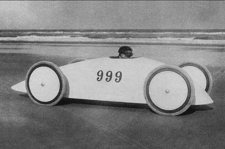 El primer coche que superó los 200 km/h fue un eléctrico hace 120 años. Una idea loquísima del Elon Musk del siglo XIX