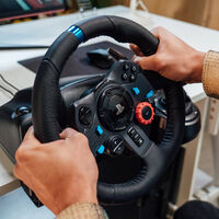 La oferta del día de MediaMarkt es para amantes de la conducción: un volante con pedales y auriculares gaming de regalo 