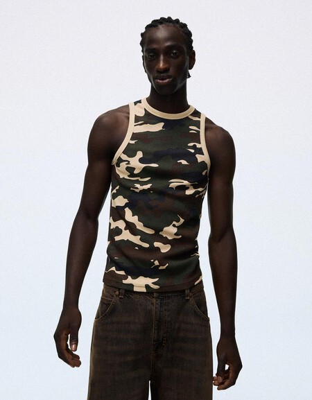 Mas Que Pasar Desapercibidos El Camuflaje En Tus Looks Te Hara Llamar La Atencion Y Esta Piezas De Bershka Son Perfectas Para Hacerlo