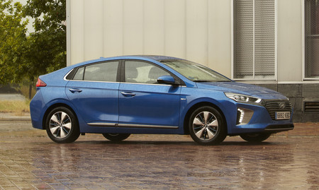 Hyundai IONIQ híbrido enchufable, prueba contacto