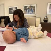 Soy madre trabajadora y la foto de Ione Belarra con su bebé encima de la mesa no me representa