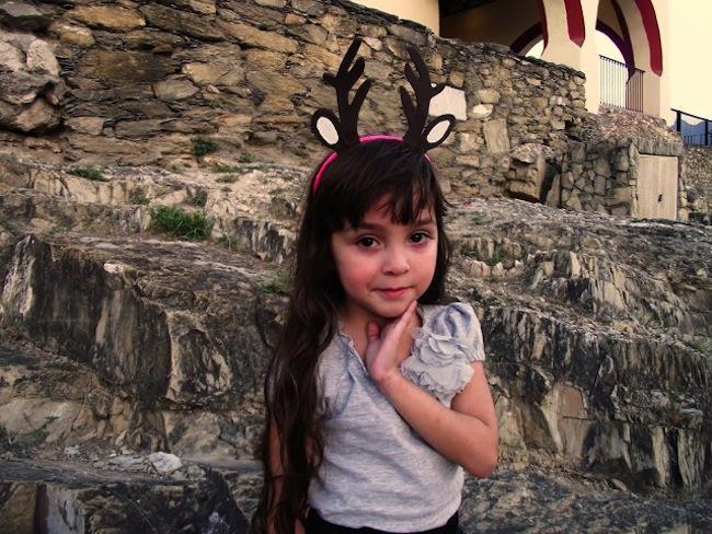 Haz tú mismo unas orejas de reno, disfraz casero para niños