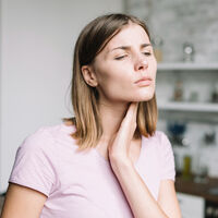 El mejor remedio casero fácil y natural para aliviar el dolor de garganta que además mata las bacterias 