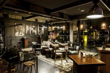 Pintxos gourmet y estilo industrial en Hola Bar, un bistró para sibaritas en Bilbao