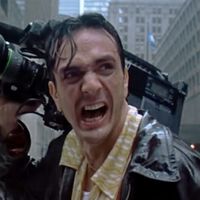 Em 1998, um diretor alemão fez um filme de Godzilla, mas é tão ruim que até a trilha sonora do filme zomba dele 