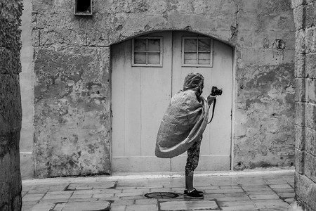 La regla del F8 en fotografía documental, de calle o viajes. Qué es y cómo sacarle provecho