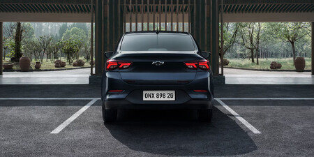 Chevrolet Onix atrás