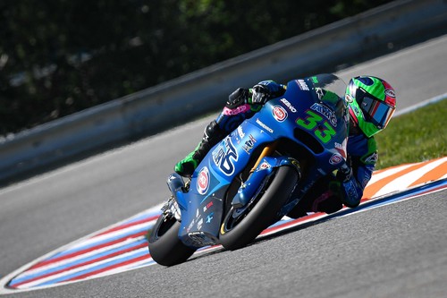 Enea Bastianini repite victoria en Brno para ser el nuevo líder del mundial de Moto2