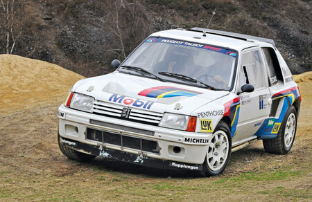Peugeot 205 T16 Rally Car