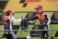 El gallinero está revuelto: Casey Stoner da puños, Jorge Lorenzo aconseja y advierte