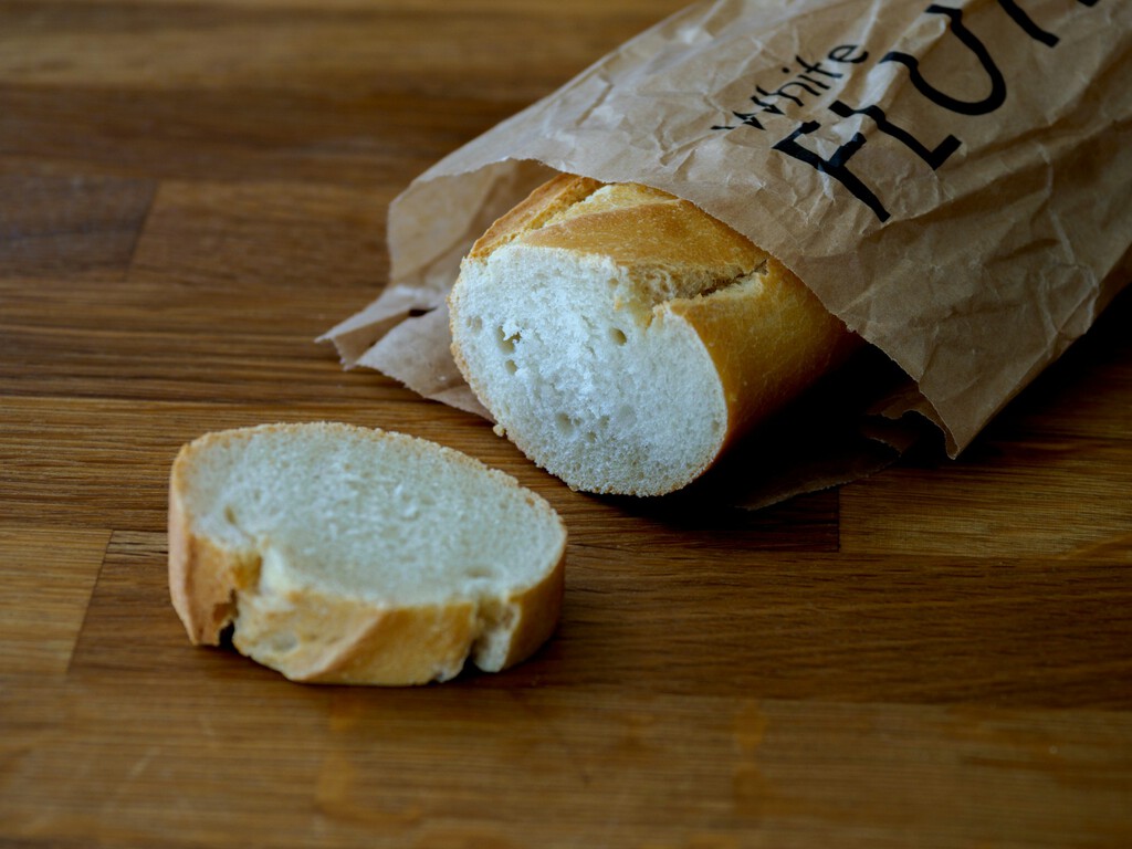 Descongelar el pan es todo un arte. Dos formas para hacerlo en casa y que quede crujiente y delicioso 