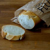 Descongelar el pan es todo un arte. Dos formas para hacerlo en casa y que quede crujiente y delicioso 