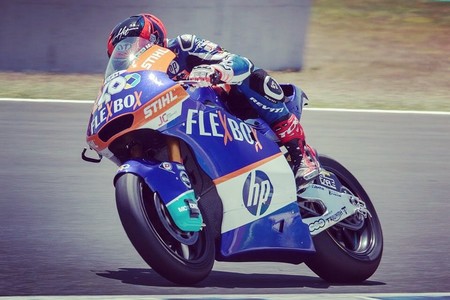 Augusto Fernández domina los entrenamientos libres de Moto2 en el circuito de Montmeló