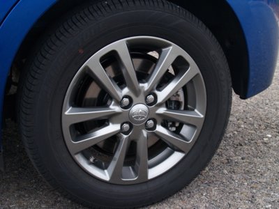 Neumáticos, amortiguadores y frenos: el 'triángulo' fundamental de la seguridad activa