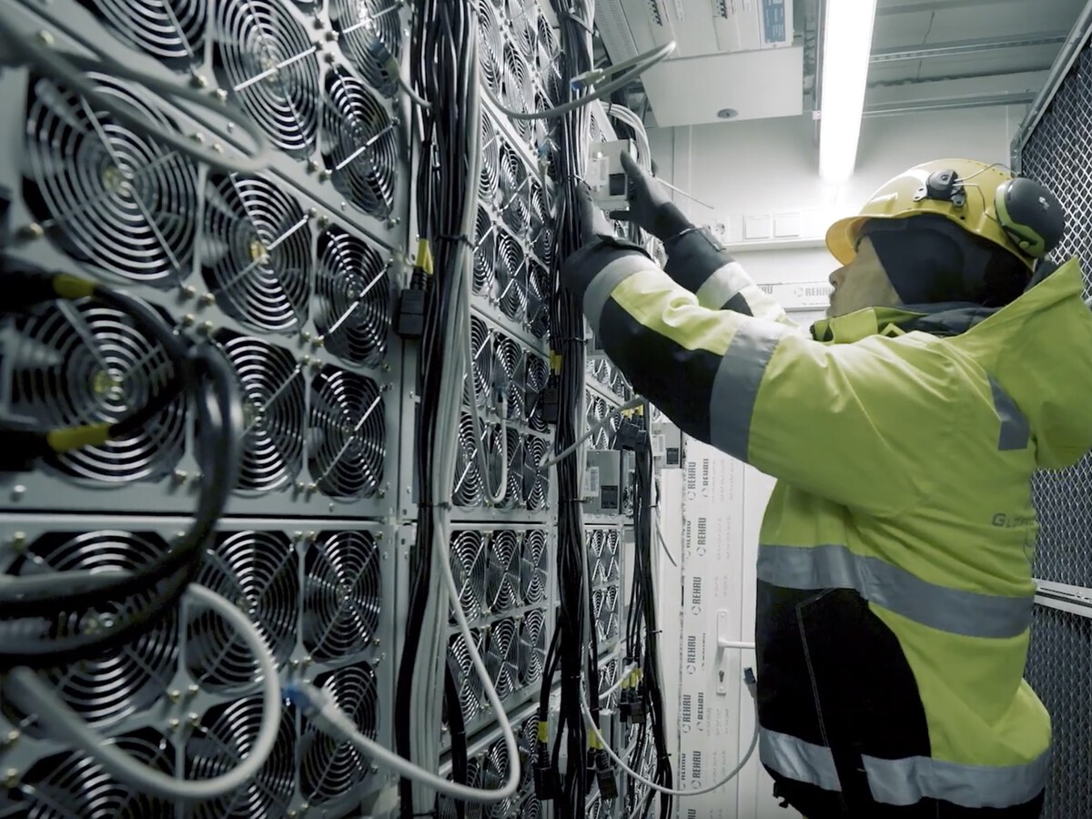 A esta granja de Bitcoin la amenazan con cortarle la luz: consume tanto que  no hay energía suficiente para los ciudadanos