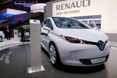 Castellón añade un nuevo punto de recarga semi-rápido para coches eléctricos