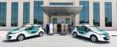 Ahora la policía de Dubai se pasa a los coches eléctricos con ocho Chevrolet Bolt EV